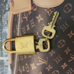 Louis Vuitton Lock & Keys 🔐  NIB #451